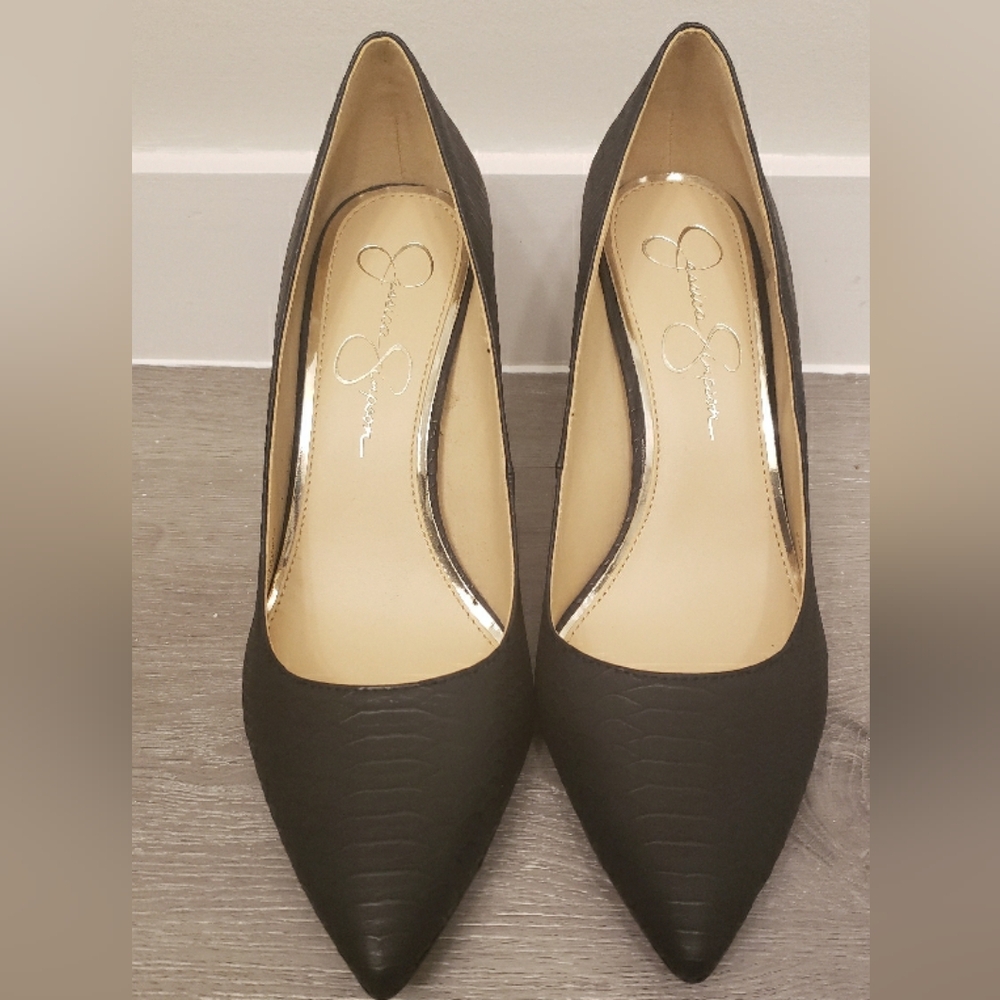 Jessica Simpson Black Pumps size 9